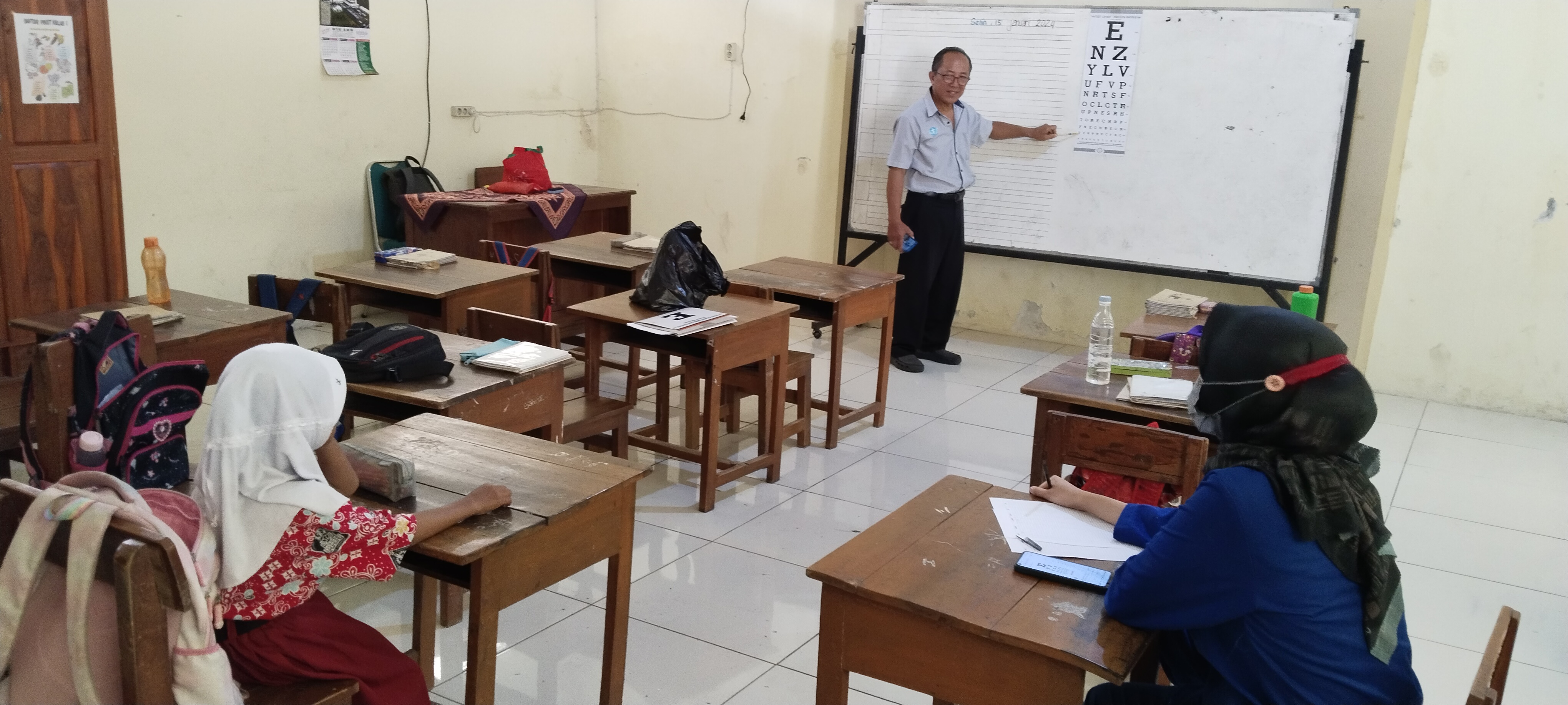 Pemeriksaan mata untuk anak SD dan SMP