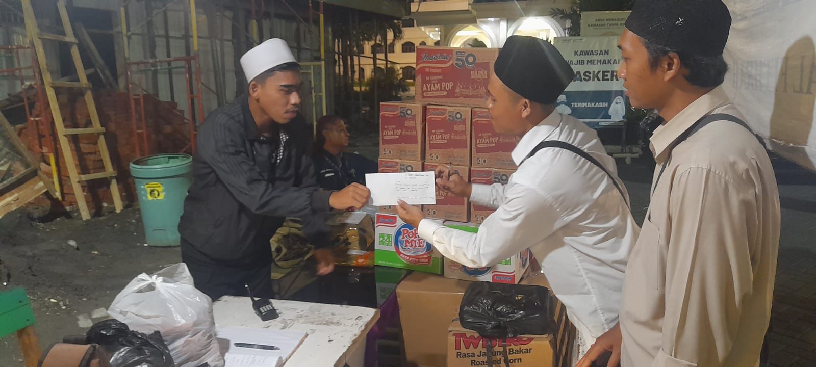 Pemberian Bingkisan Hari Raya Tenaga Alih Daya Tahun 2025